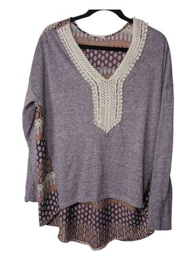 Entro, Long-Sleeve Top with Cream Crochet V-Neck